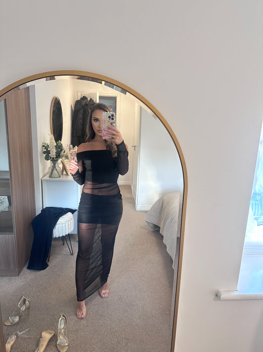 Pre- loved - Worn Once 

Missyempire Mesh Insert Bardot Maxi Dress 

£18.99 

Perfect Condition